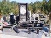 Мемориальный комплекс EK_611 с фигурной оградой из серого гранита