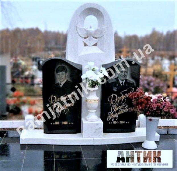 Пам'ятник з голубом із мармуру