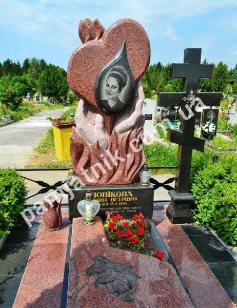 Пам'ятник-вогонь із червоного граніту, ексклюзивне різання