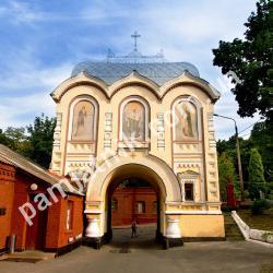 Байковий цвинтар, вид на вулицю