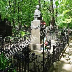 Пам'ятник Лесі Українці на Байковому цвинтарі