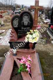 Фігурний пам'ятник у формі серця 034