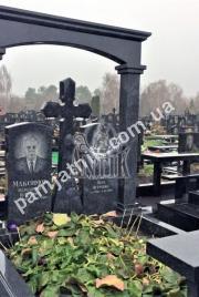 Подвійний пам'ятник із хрестом 2-070 із граніту на могилу