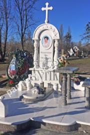 Ексклюзивний одинарний пам'ятник з хрестом з білого мармуру, модель 2-018