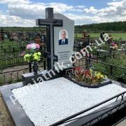 Пам'ятник дідусеві з габро та світло-сірого граніту