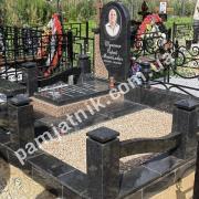 Пам'ятник дідусеві з кольоровим портретом