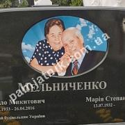 Пам'ятник подружній парі з фотокерамікою
