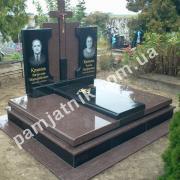 Пам'ятник подружжю із чорного та коричневого граніту