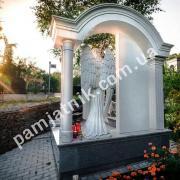 Ексклюзивний меморіал з куполом і скульптурою янгола