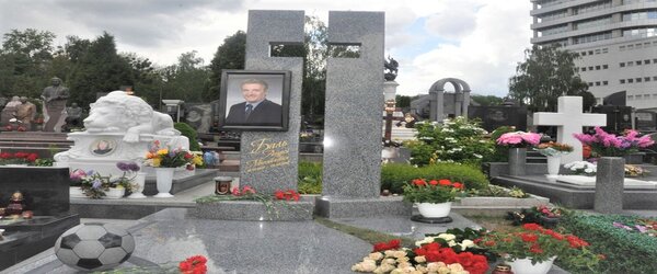 Байковий цвинтар пам'ятники