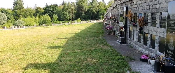 Стара Колумбарна Стіна на Байковому кладовищі