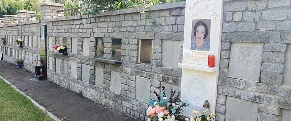 Стара Колумбарна Стіна на Байковому кладовищі
