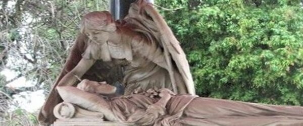 Гранітні скульптури на кладовище