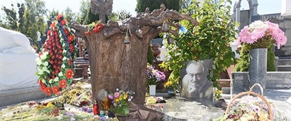 Пам'ятники у вигляді дерев