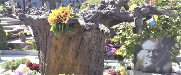 Пам'ятники у вигляді дерев