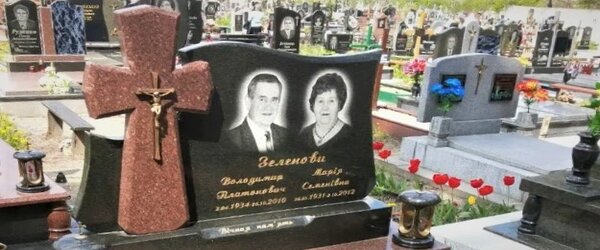 Подвійні пам'ятники з хрестом