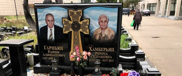 Подвійні пам'ятники з хрестом