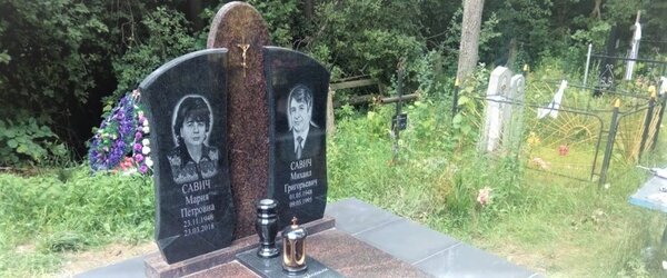 Подвійні пам'ятники з хрестом