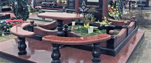 Гранітні столи та лавки