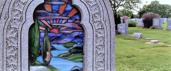 Вітражні пам'ятники – унікальний дизайн від ЗАТ Антик.